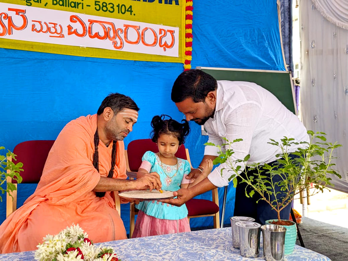 Aksharabhyasa and vidyarambha in RVK - Ballari (10)