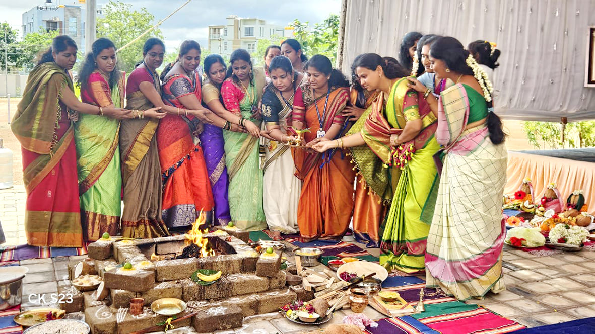 Aksharabhyasa and vidyarambha in RVK - Ballari (11)