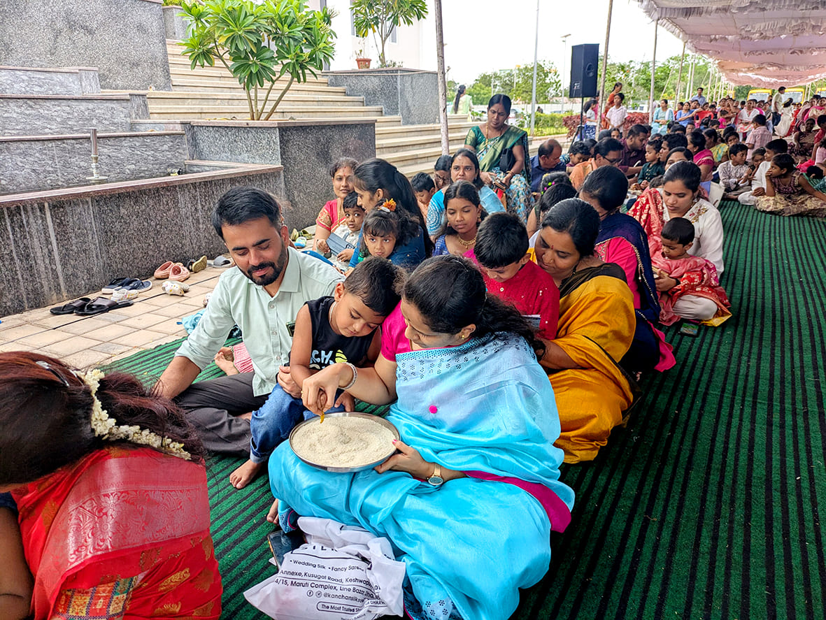 Aksharabhyasa and vidyarambha in RVK - Ballari (12)