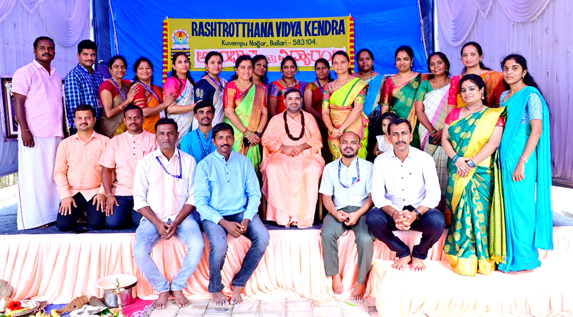 Aksharabhyasa and vidyarambha in RVK - Ballari (13)