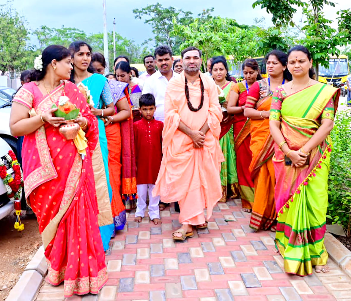 Aksharabhyasa and vidyarambha in RVK - Ballari (3)