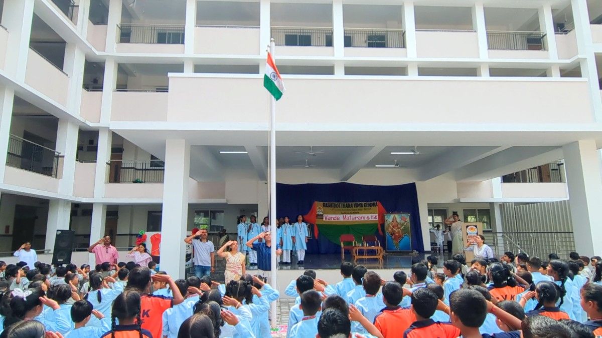 ‘Vande Mataram’ Mass Singing Programme Held at RVK – Ballari (3)