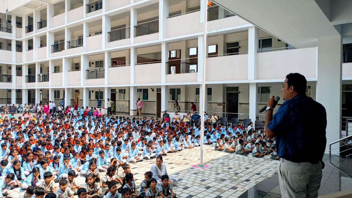 ‘Vande Mataram’ Mass Singing Programme Held at RVK – Ballari (6)